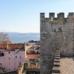 Il castello di Lisbona, il più bel punto panoramico della città arroccato nella storia