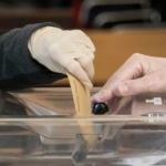 Francia, primo turno delle elezioni municipali: al voto con il COVID-19