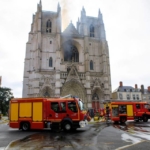 Francia, dinamiche ed indagini del grave incendio nella cattedrale di Nantes