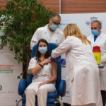 Vax Day, l’Europa si vaccina contro il Covid-19 ma non senza polemiche