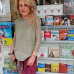 La scrittrice modenese, Chiara Domeniconi, per due giorni meneghina. Il 15 e 16 settembre con i suoi libri di maggior successo.