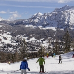 Ultima neve a Cortina: fino a Pasqua tra sci e gusto nelle terrazze panoramiche.