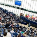 Il Parlamento Europeo sfida la Commissione: è emergenza climatica