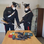 CASSIA – Le armi e le munizioni sequestrate dai Carabinieri