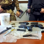 Armi clandestine e droga, 25enne arrestato nel Catanese