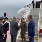 Zelensky in visita a Roma, l'arrivo all'aeroporto di Ciampino