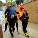 Operaio bloccato a Riccione per il maltempo, le immagini del soccorso