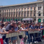 Funerali Berlusconi, gli applausi della folla all'omelia di Delpini