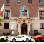 Lamborghini festeggia il 2 giugno negli States con tre supercar tricolore davanti alle sedi delle istituzioni italiane