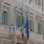 Berlusconi, bandiere a mezz'asta in Senato