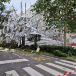 Maltempo Milano, immagini impressionanti del crollo di un'impalcatura