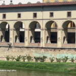 Firenze, imbrattate le colonne del Corridoio Vasariano