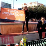 Attivisti di Ultima Generazione "colorano" fontana a Catania