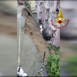 Crolla muro di contenimento a Genova, una ventina gli evacuati
